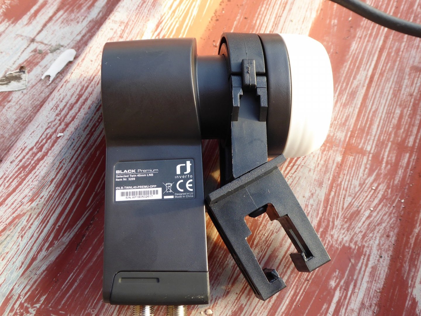 LNB.thumb.jpg.8d569ca9a91a7f0457a7e7f3904186c0.jpg