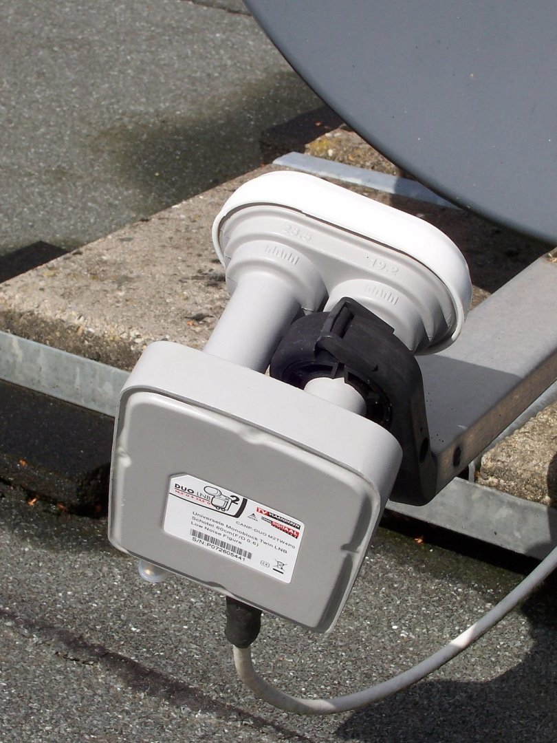 1200px-Duo_LNB_60_Twin.jpg