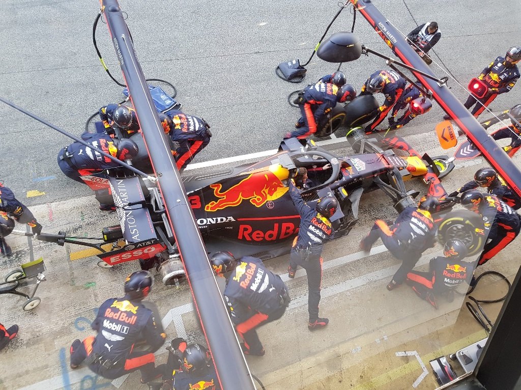 862138841_pitstopoefeningenredbull.jpg.5f3160bbb0365fa0fb8d26c697ba78f8.jpg