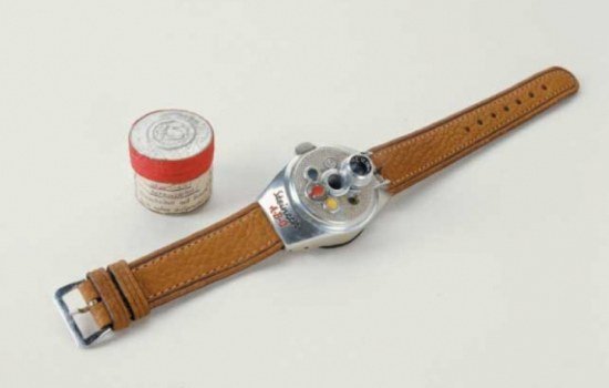 steineck-horloge-camera.jpg.323813830b9422a65cf522052e4d8e5a.jpg