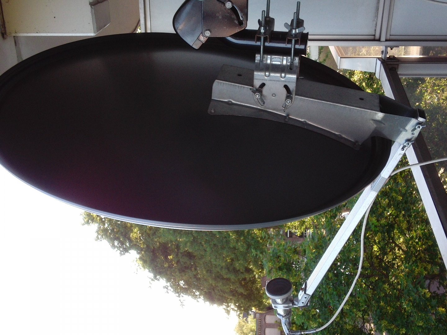 Skyware-Feed-Gibby_1m_dish.jpg