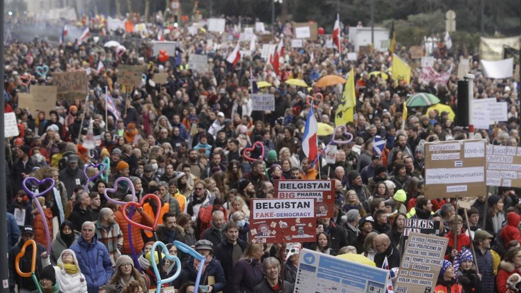 1119177232_protestbrussel.jpg.4b6d201c0f3602929cc7ff1d2ed20a12.jpg