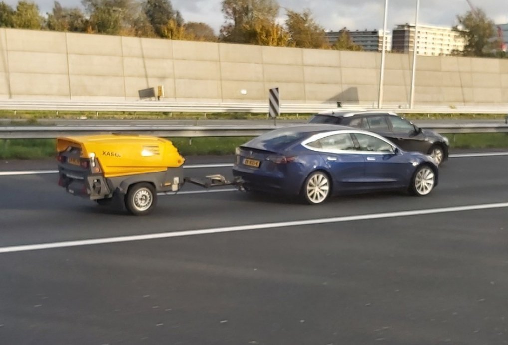 teslametnoodagregaat.jpg.4c72dc2be21d7f5dfdd7c2382d283e41.jpg