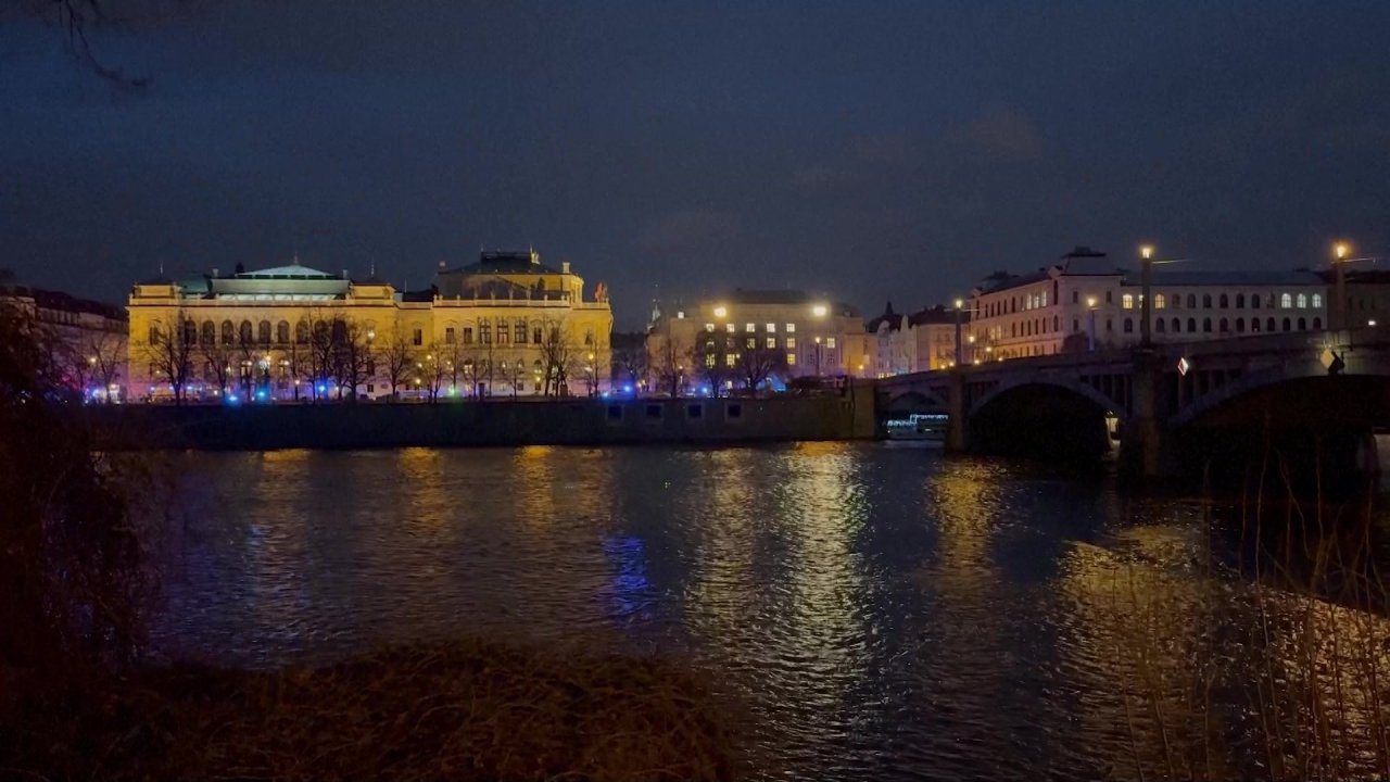 vlcsnap-2023-12-21-19h19m27s728.jpg