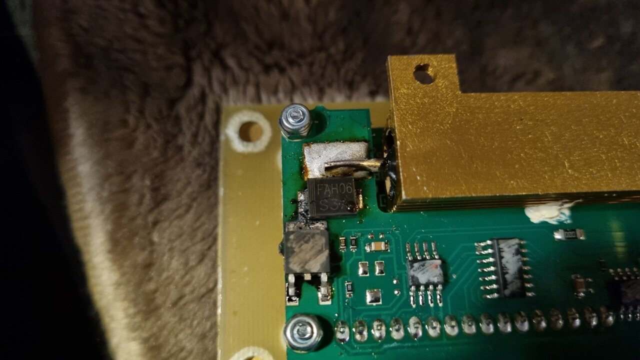 fotodefectediode.thumb.jpg.a6a3c35be262a2eb19b528e9b1146381.jpg
