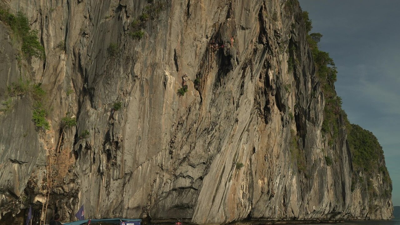 vlcsnap-2025-04-12-15h52m14s944.jpg
