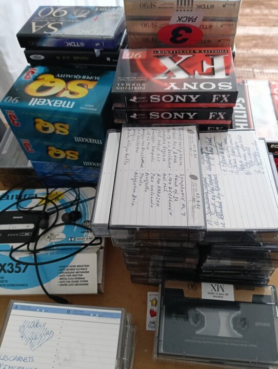 tapes.thumb.jpg.b5fc15cff2189e01714c5062dd2e3a78.jpg